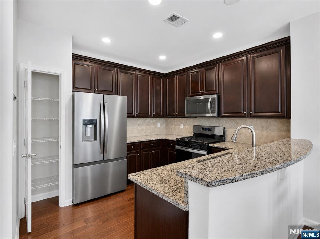8 Veterans Drive Wood-Ridge, NJ 07075 - Photo 14 of 47