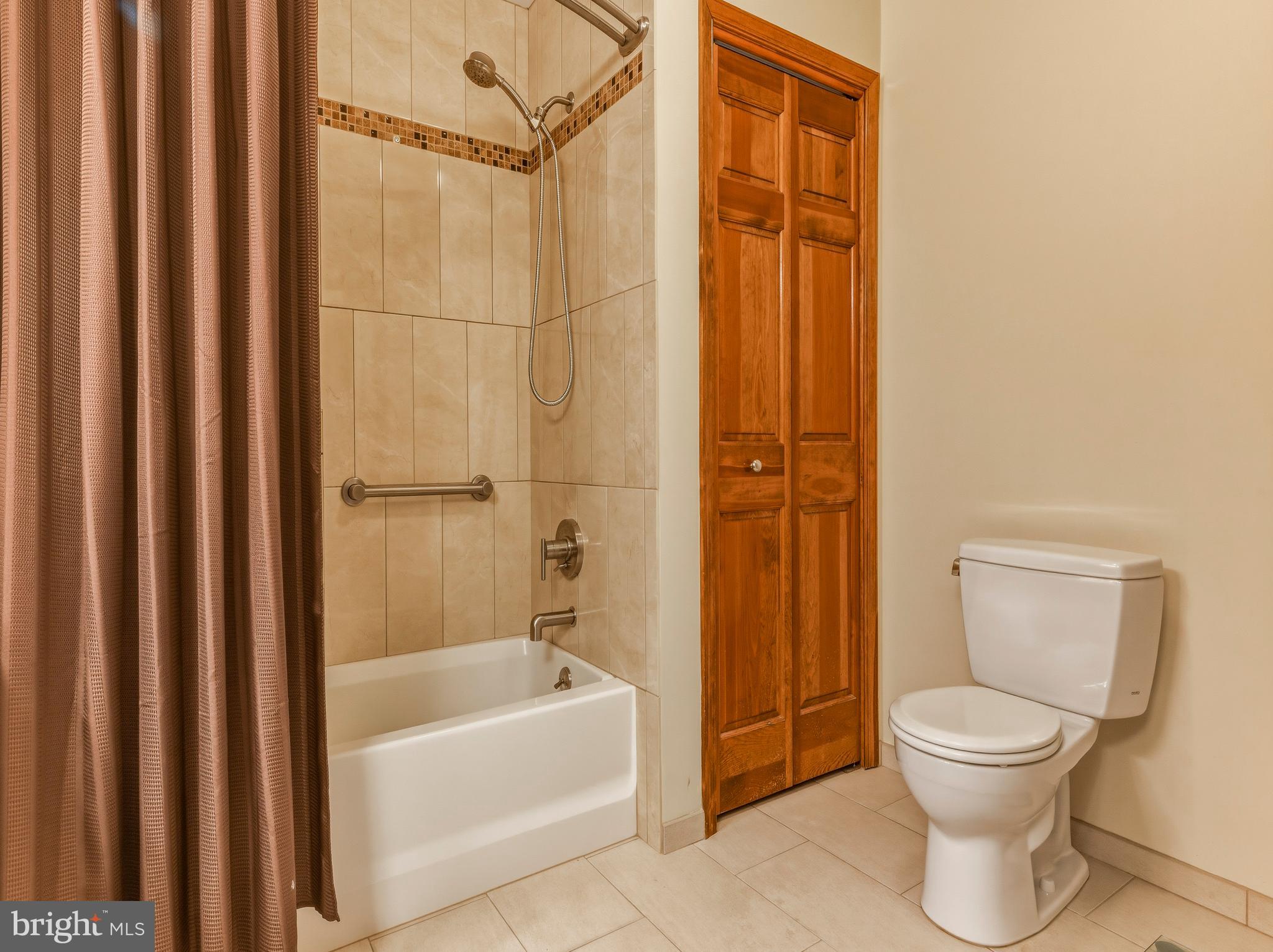 8 Rothschild Court West Deptford, NJ 08096 - Photo 24 of 29 a bathroom with a toilet and a shower