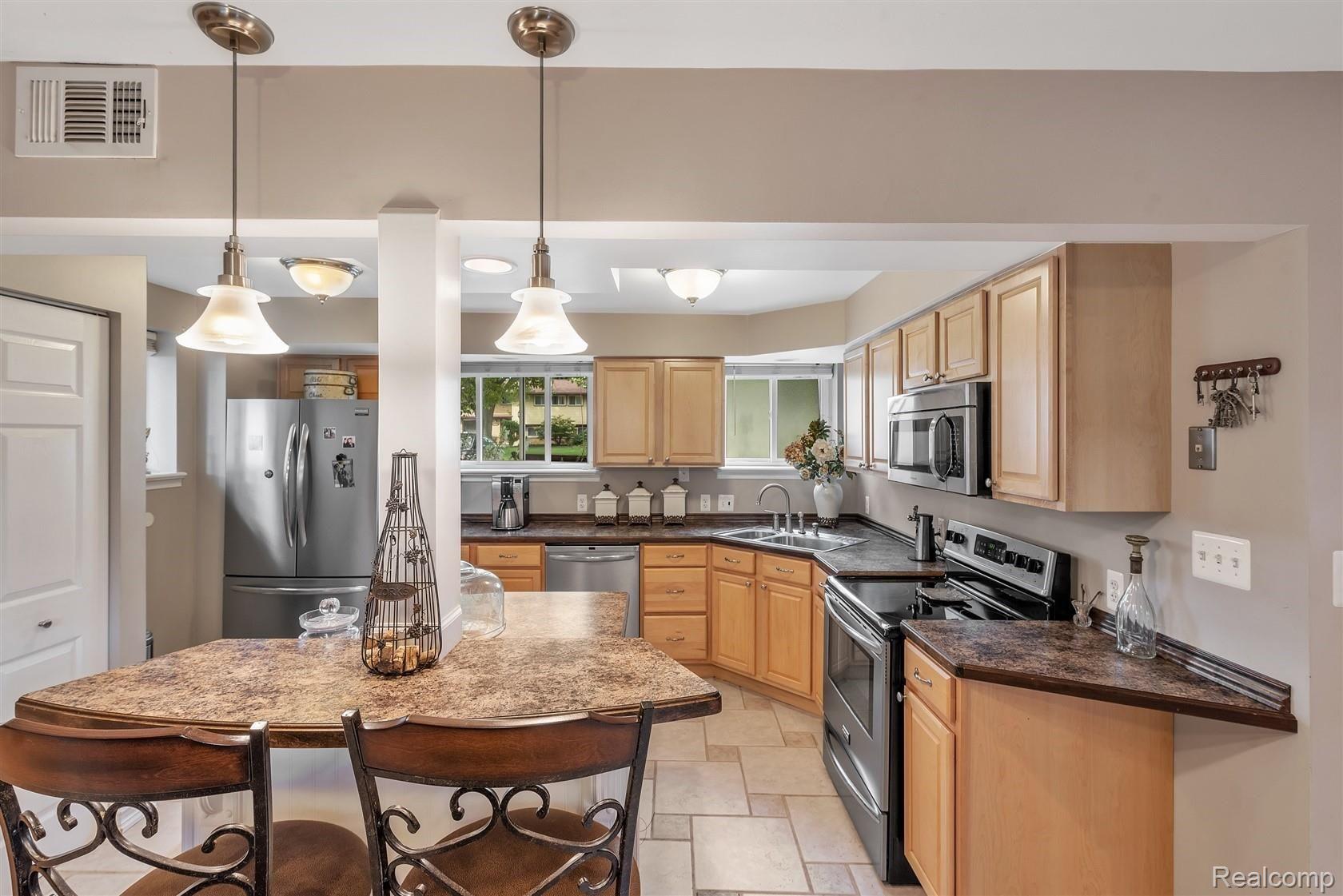 29549 Curtis Road Livonia, MI 48152 - Photo 11 of 46 20-29549 Curtis Rd-WindowStill-Real.jpg