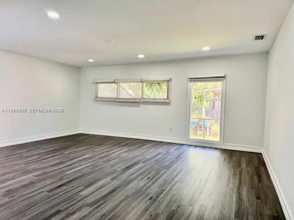 $5,300 | 1128 Southwest 21st Avenue, Miami, FL 33135