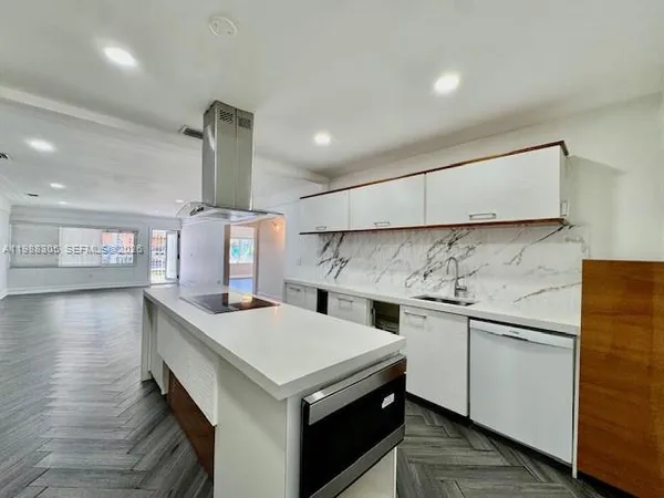 $5,300 | 1128 Southwest 21st Avenue, Miami, FL 33135