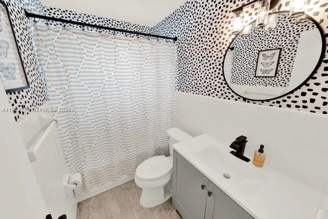a view of a livingroom with washer and dryer