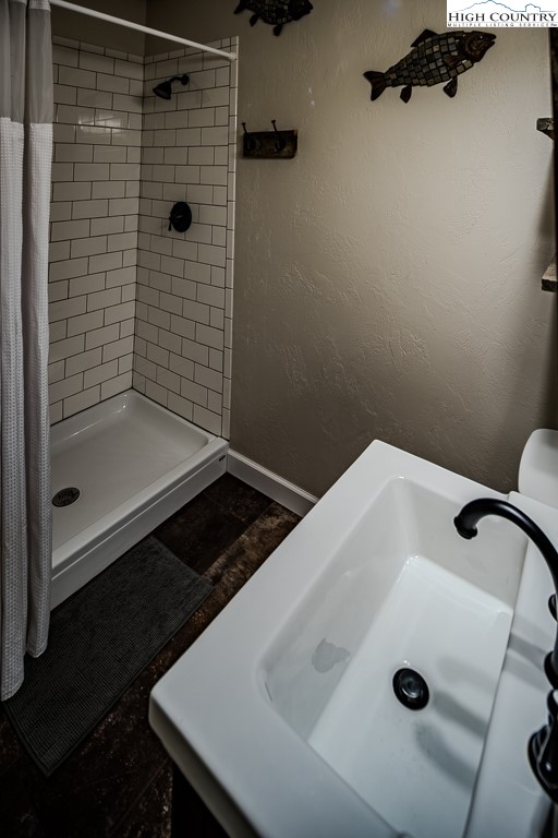 821 Pine Ridge Road Beech Mountain, NC 28604 - Photo 28 of 38 a bathroom with a sink