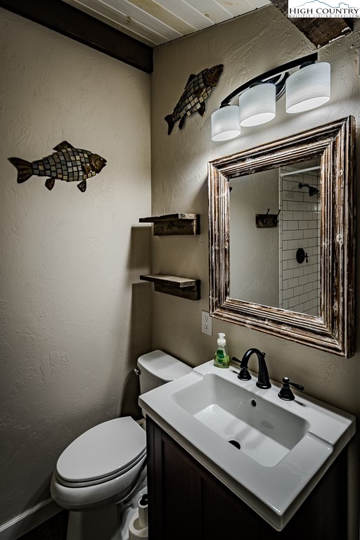 821 Pine Ridge Road Beech Mountain, NC 28604 - Photo 29 of 38 a bathroom with a sink toilet and mirror