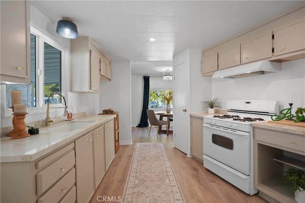 31130 South General Kearny Road, Unit 136 Temecula, CA 92591 - Photo 28 of 65 a kitchen with a stove a sink and a refrigerator