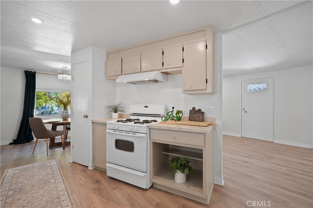 31130 South General Kearny Road, Unit 136 Temecula, CA 92591 - Photo 33 of 65 Bright and open