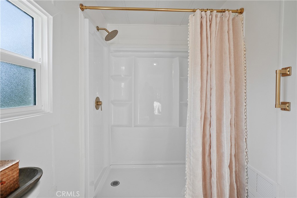 31130 South General Kearny Road, Unit 136 Temecula, CA 92591 - Photo 47 of 65 Brand new shower and new larger window installed!