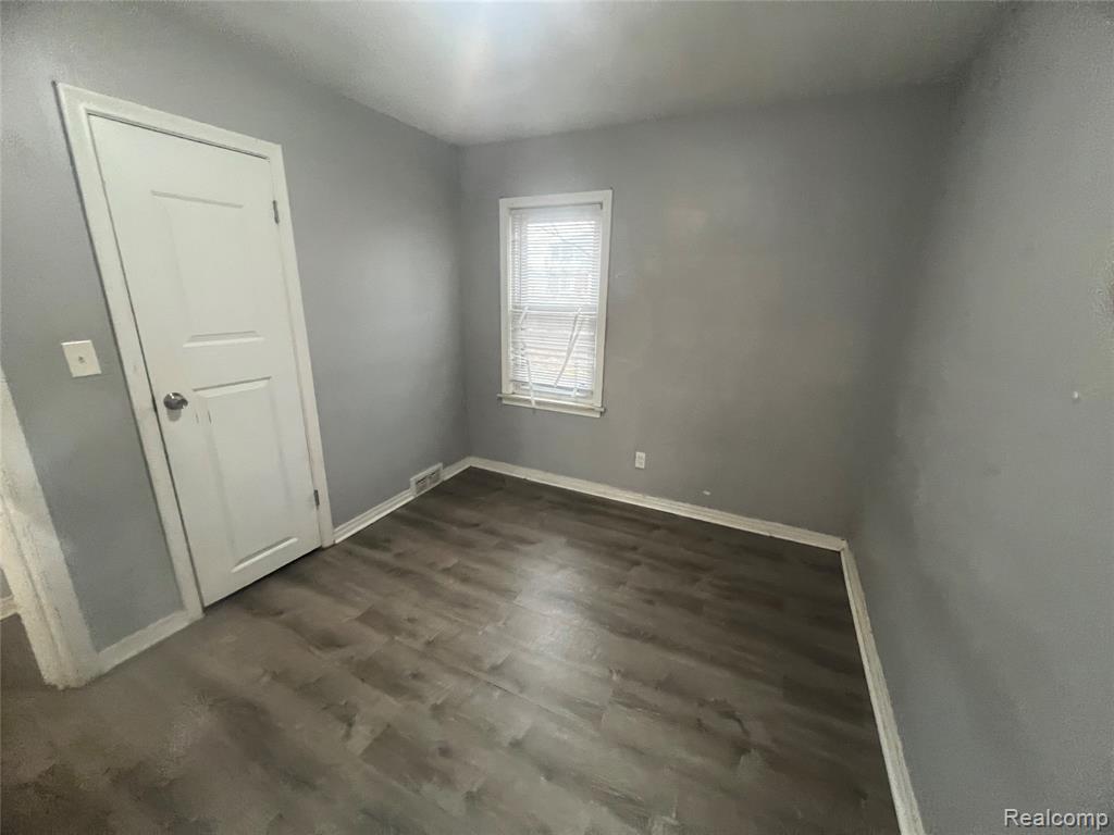 9599 Whitcomb Detroit, MI 48227 - Photo 23 of 38