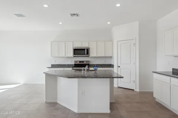 $369,990 | 1561 East Glazier Drive, Casa Grande, AZ 85122