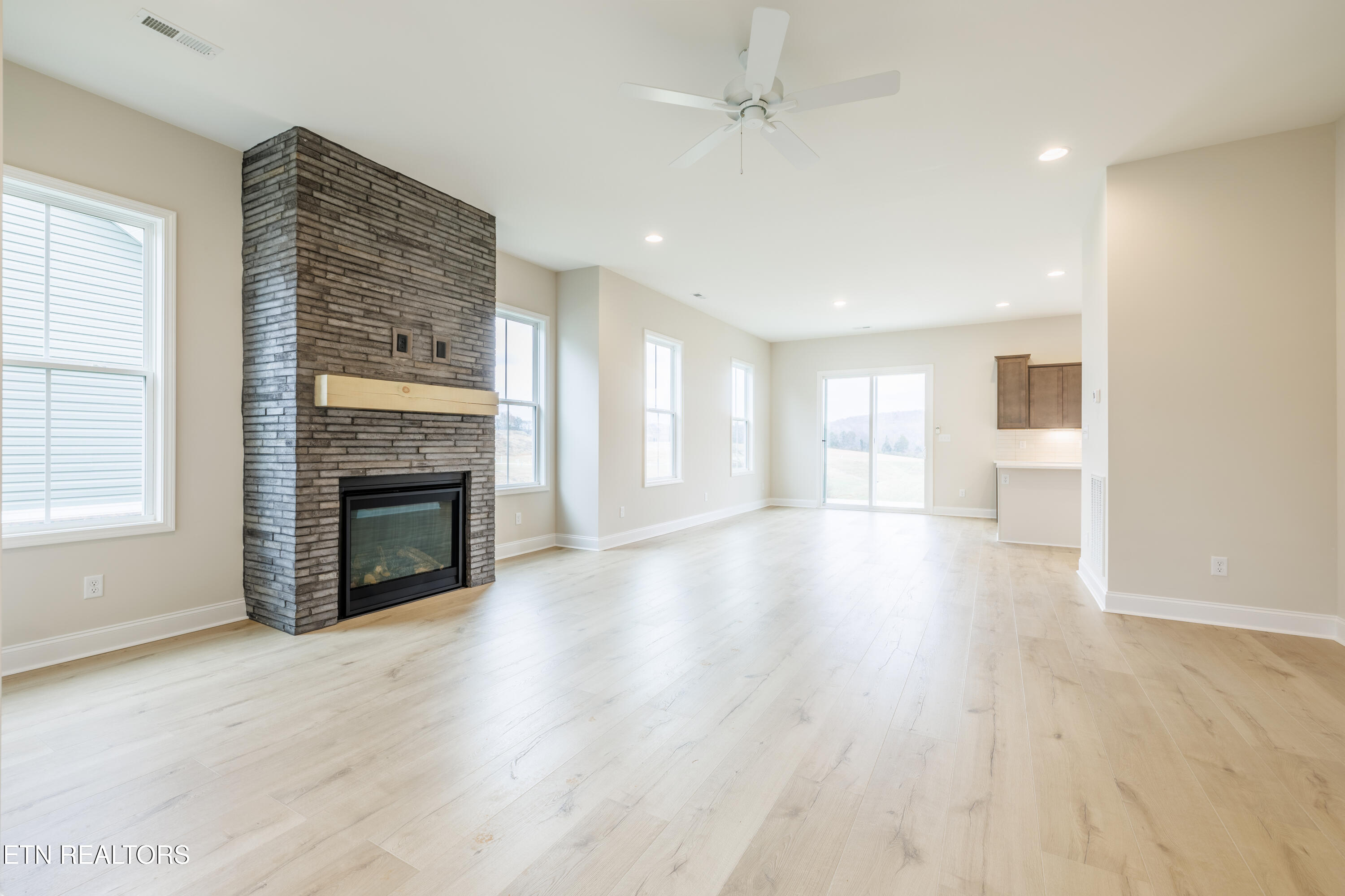 12160 Signal View Road Knoxville, TN 37932 - Photo 4 of 24 HHV174-Juniper-14