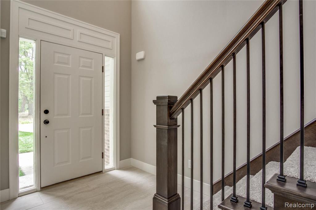 2914 Walsh Drive Rochester Hills, MI 48309 - Photo 2 of 36