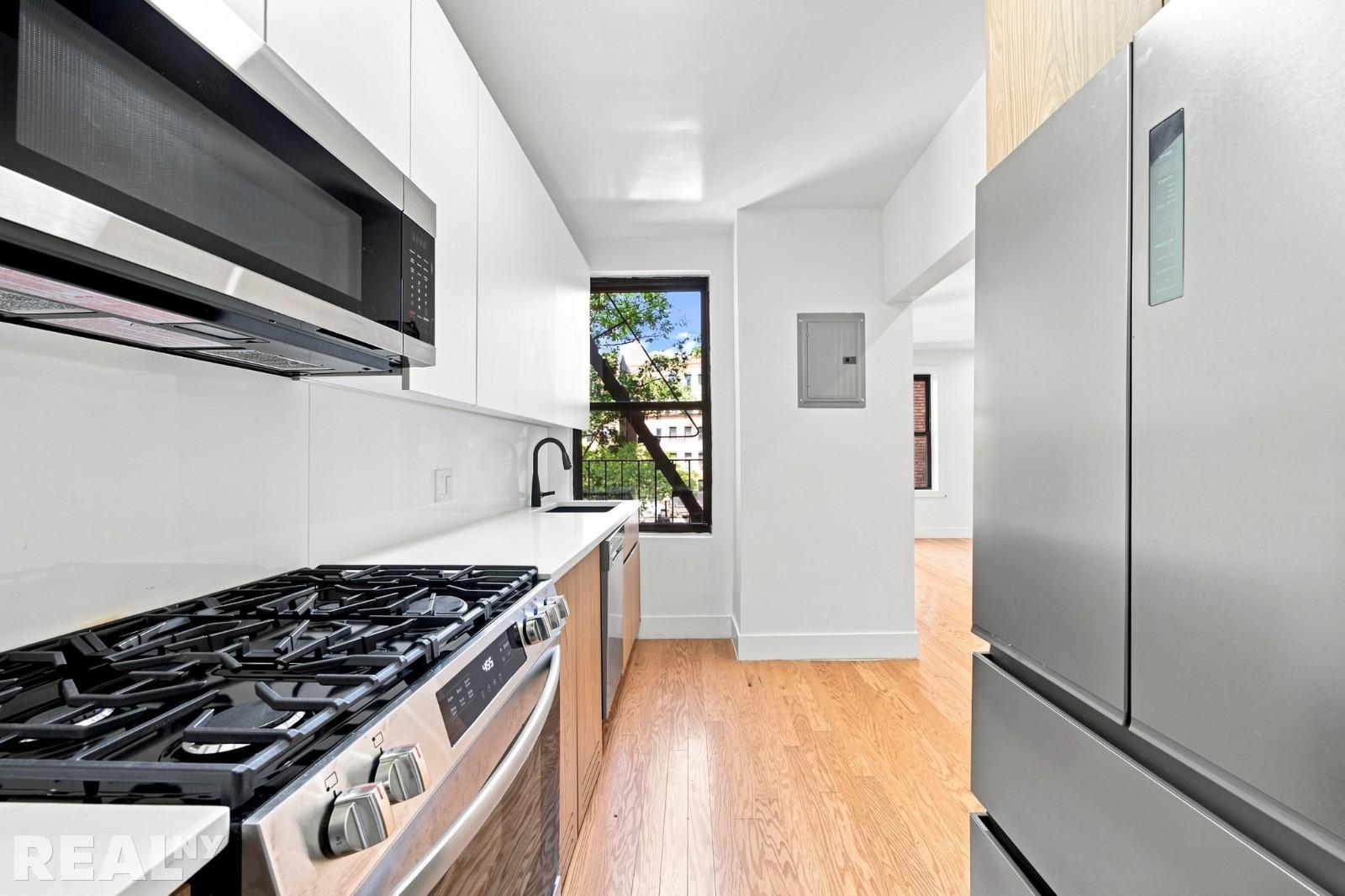 801 Riverside Drive, Unit 4H Manhattan, NY 10032 - Photo 4 of 8 Photo 4