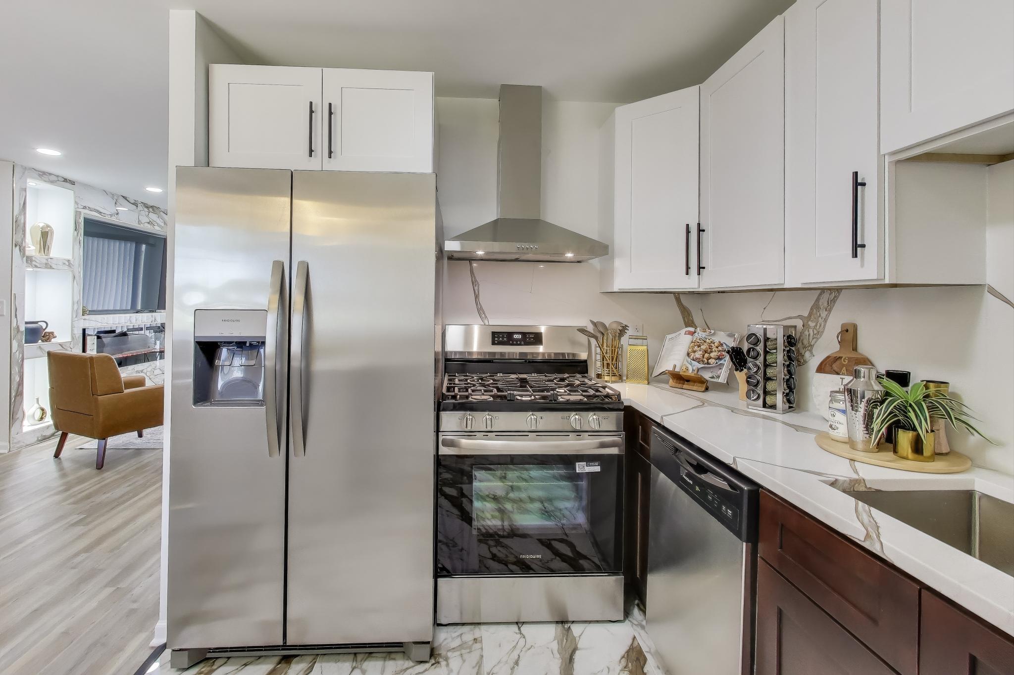 1124 Clinton Street Gary, IN 46406 - Photo 16 of 51 2048x1365