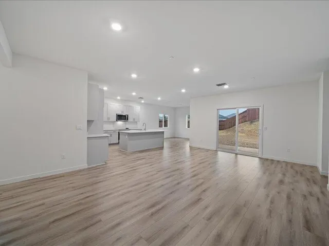 $530,990 | 876 Wind Cove Drive, Redding, CA 96001