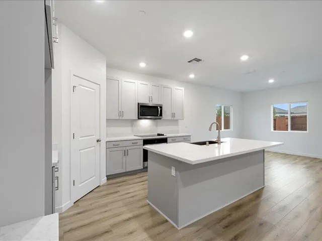 $530,990 | 876 Wind Cove Drive, Redding, CA 96001