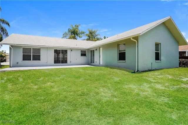 a view of a house with a backyard
