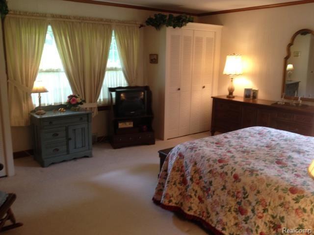 54 Roslyn Road Grosse Pointe, MI 48236 - Photo 11 of 12 6.jpg