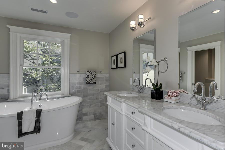 3631 Tilden Street Northwest Washington, DC 20008 - Photo 14 of 29 Bath