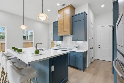 $876,000 | 1525 Caywood Lane, Unit D, Houston, TX 77055
