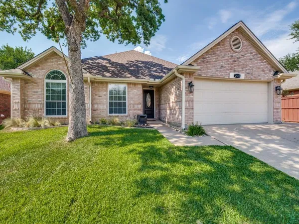 $425,000 | 2514 Meadowview Drive, Corinth, TX 76210