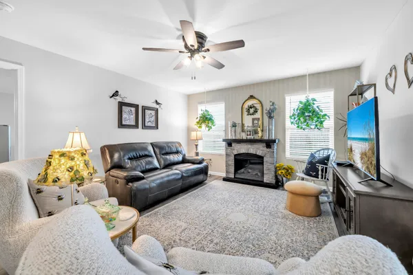 $299,990 | 33 Langston Lane, DeFuniak Springs, FL 32433