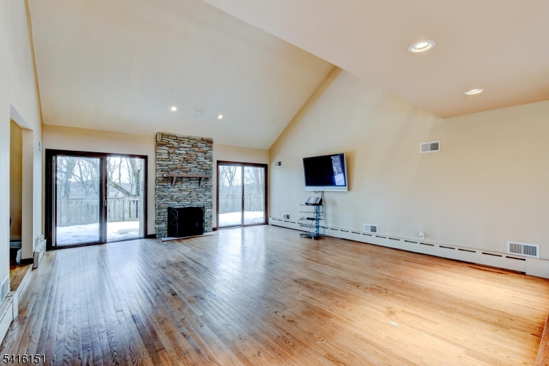 737 Ridge Road Butler, NJ 07405 - Photo 5 of 49