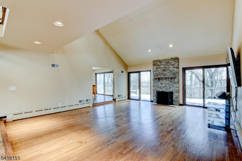 737 Ridge Road Butler, NJ 07405 - Photo 7 of 49