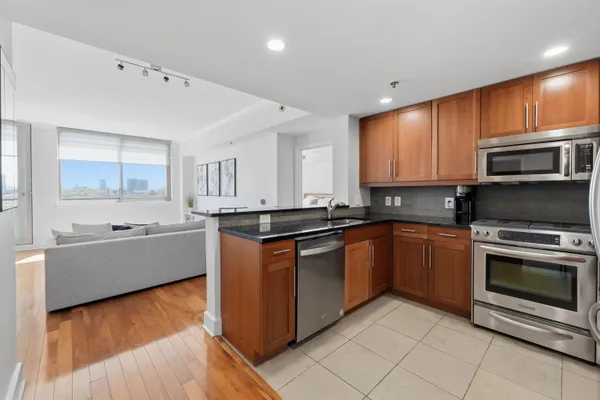 $1,099,000 | 800 Jackson Street, Unit PH6, Hoboken, NJ 07030