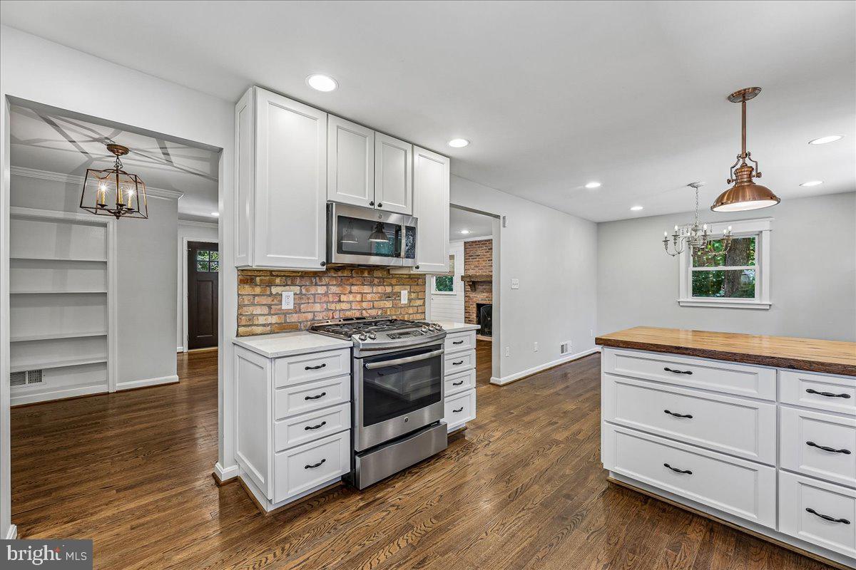 8109 Bainbridge Road Alexandria, VA 22308 - Photo 9 of 21