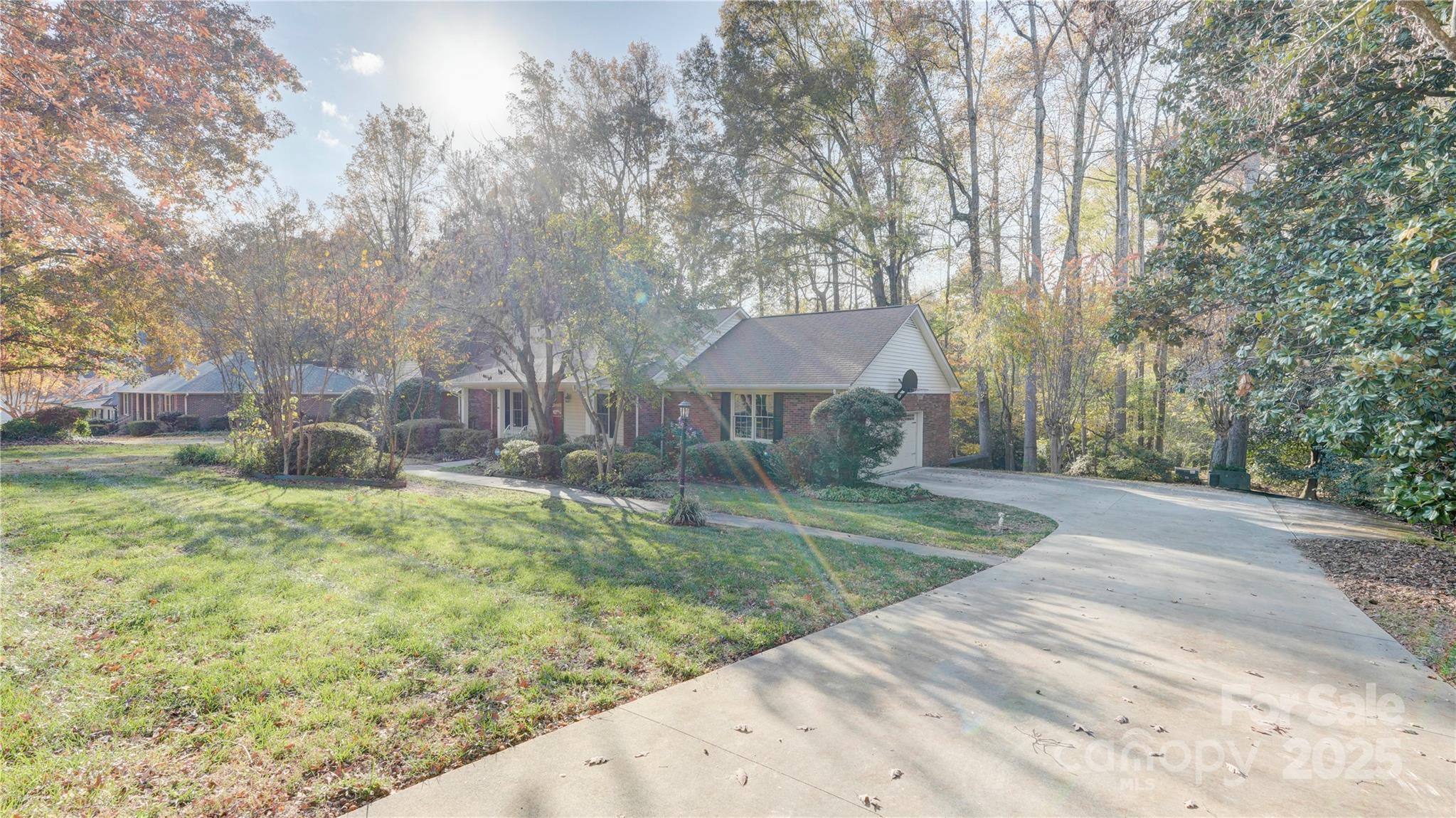 1535 Cripple Creek Road Kannapolis, NC 28081 - Photo 29 of 40 a backyard of a house with table and chairs