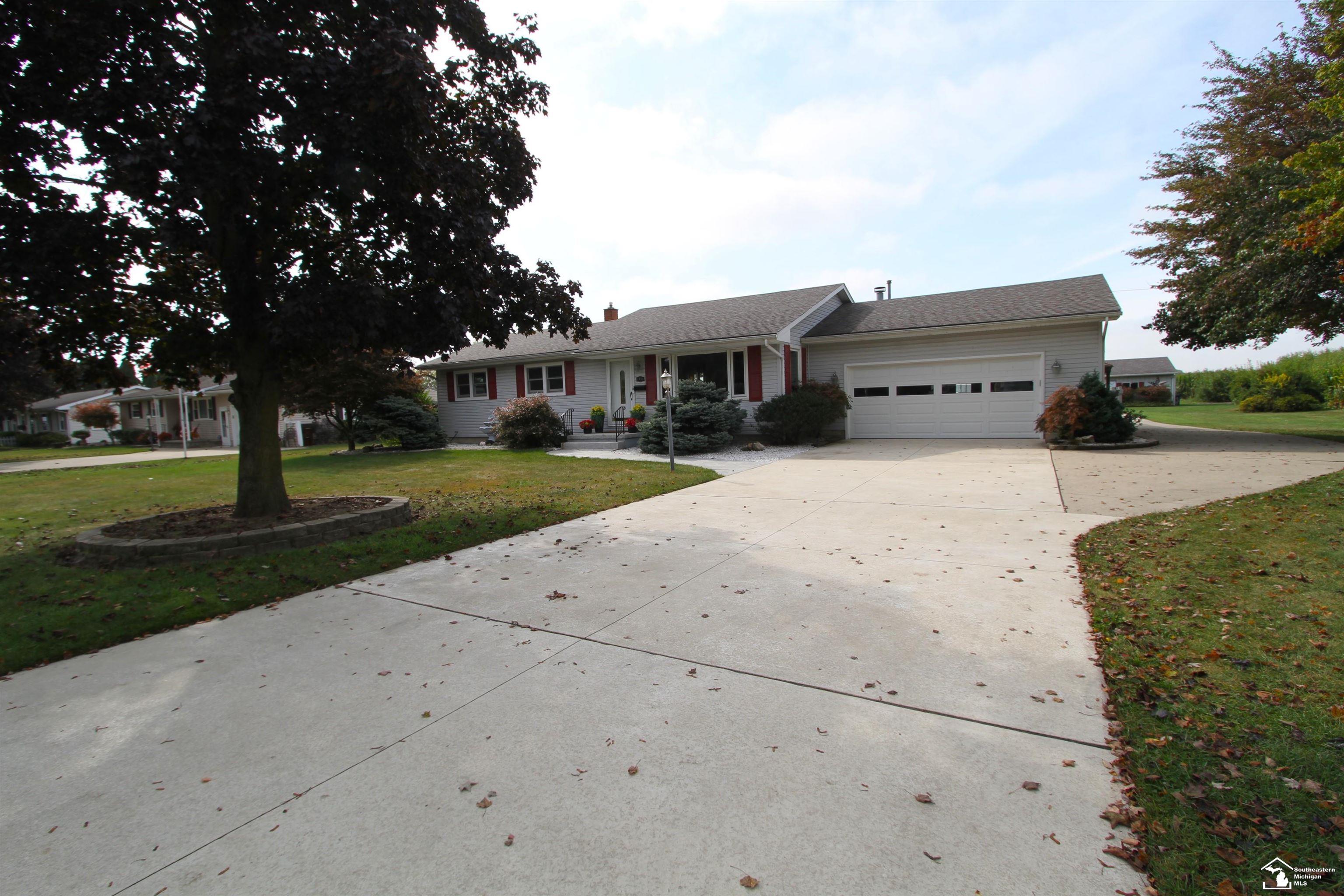 4833 Stadler Road Monroe, MI 48162 - Photo 2 of 59 50189339-35d8fefe-28b1-463e-bd47-d0a0a084cb08.JPG