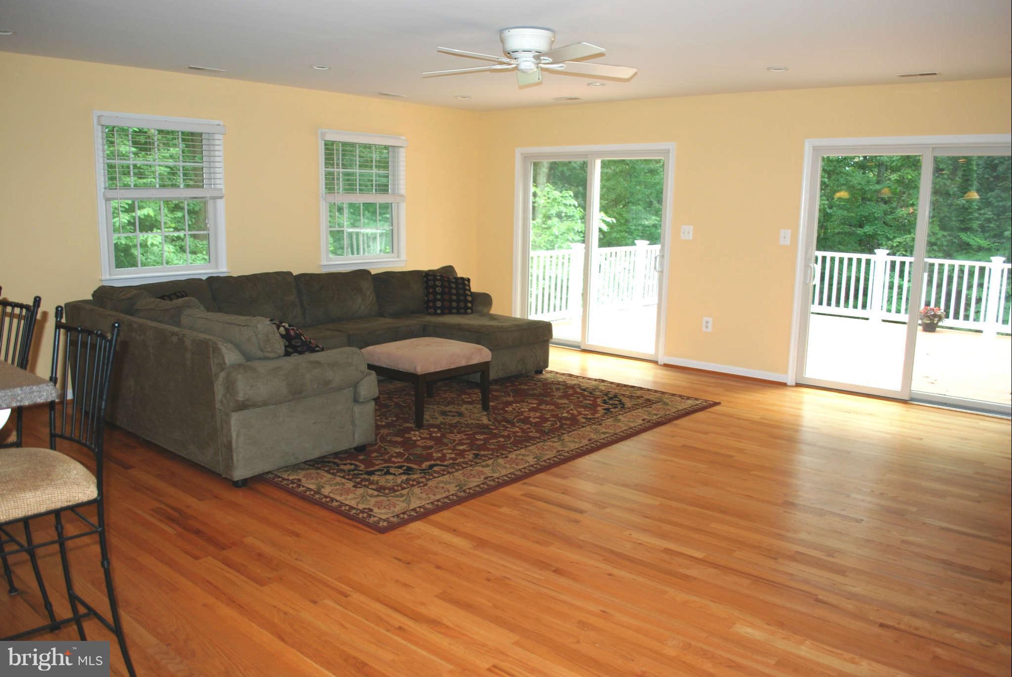 945 Hilltop Road Arnold, MD 21012 - Photo 10 of 30 Family Room
