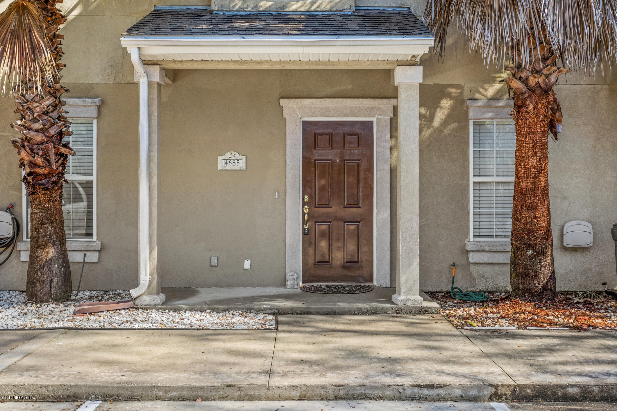 4685 Barnes Road South Jacksonville, FL 32207 - Photo 3 of 29 a view of a entryway of the house