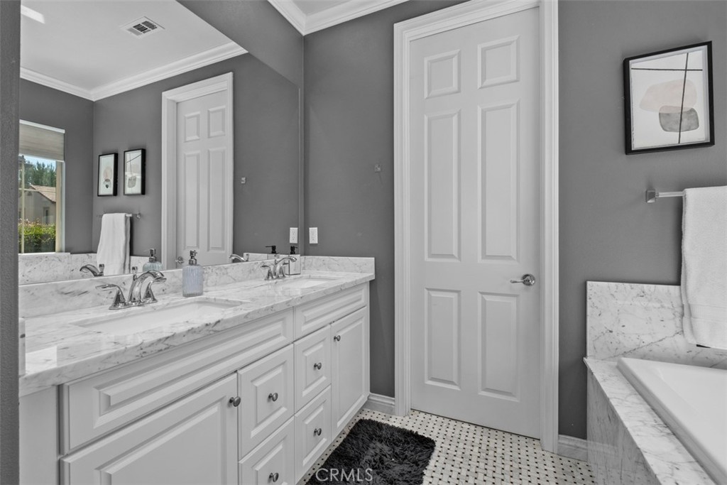 60 Visionary Irvine, CA 92618 - Photo 19 of 39 primary bath