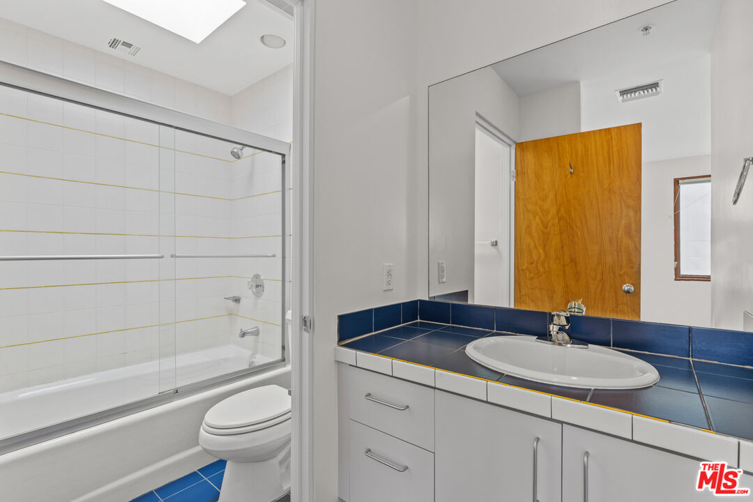 343 Rennie Avenue, Unit 7 Venice, CA 90291 - Photo 9 of 16 Gallery Image 9