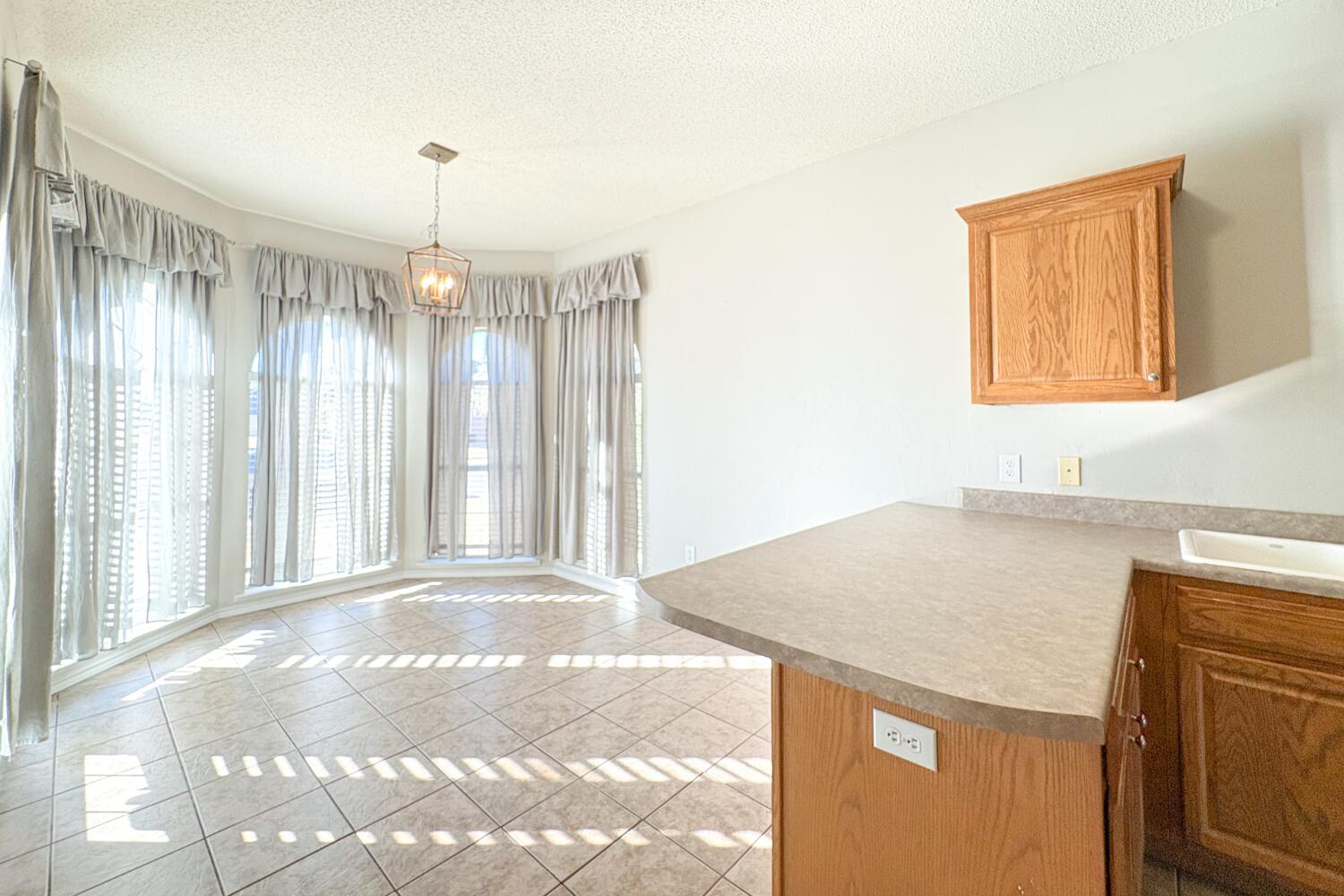 5822 90th Street Lubbock, TX 79424 - Photo 3 of 20 Eating Area