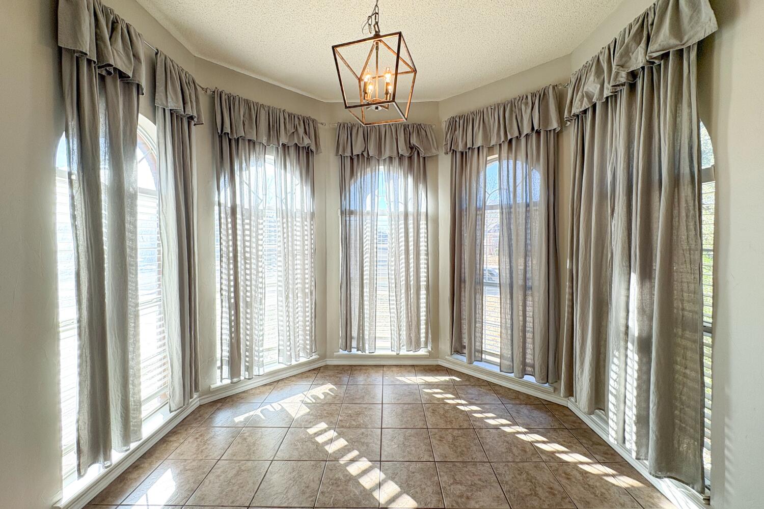 5822 90th Street Lubbock, TX 79424 - Photo 5 of 20 Eating Area