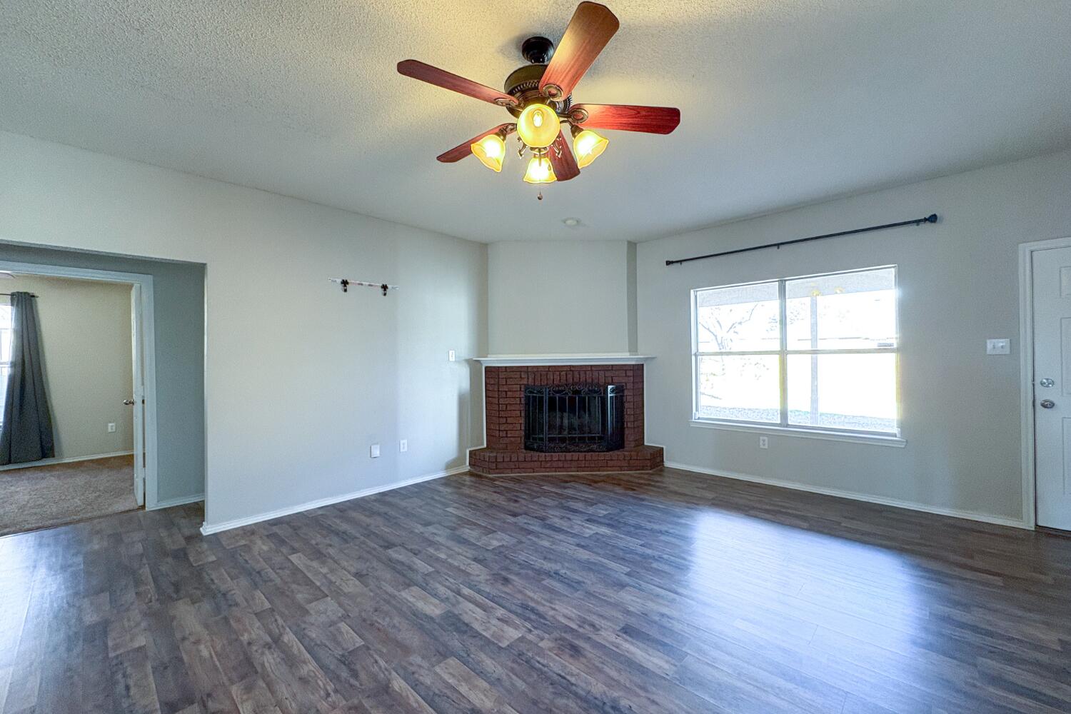 5822 90th Street Lubbock, TX 79424 - Photo 6 of 20 Living Area