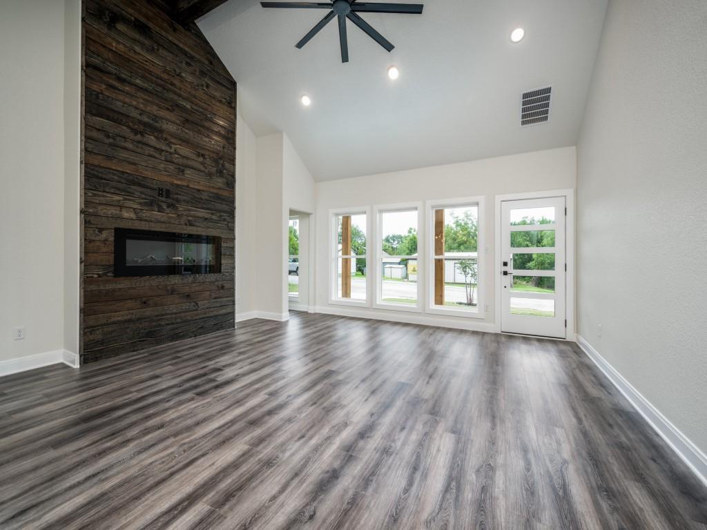 204 West Collins Street Decatur, TX 76234 - Photo 8 of 25