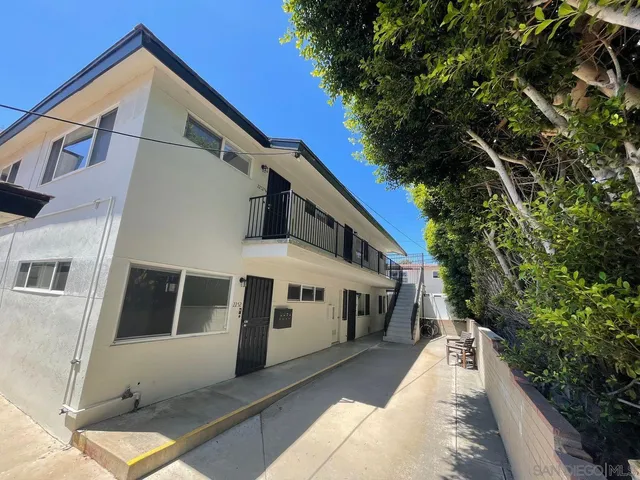 $2,950 | 2252 Garnet Avenue, San Diego, CA 92109