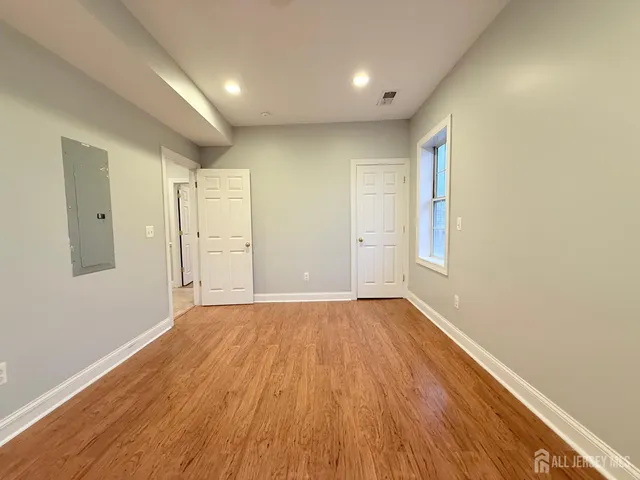 $2,500 | 664 Amboy Avenue, Woodbridge, NJ 07095