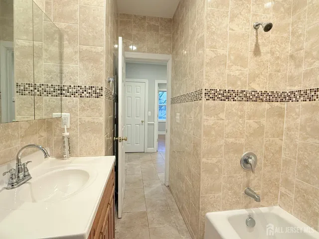 $2,500 | 664 Amboy Avenue, Woodbridge, NJ 07095