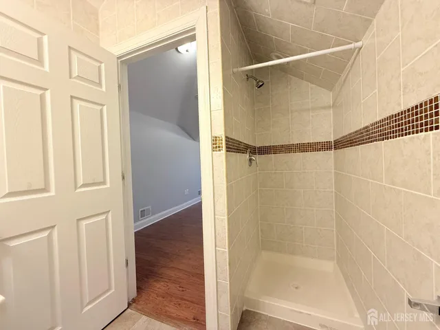 $2,500 | 664 Amboy Avenue, Woodbridge, NJ 07095