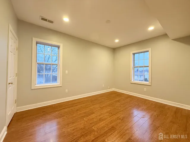 $2,500 | 664 Amboy Avenue, Woodbridge, NJ 07095