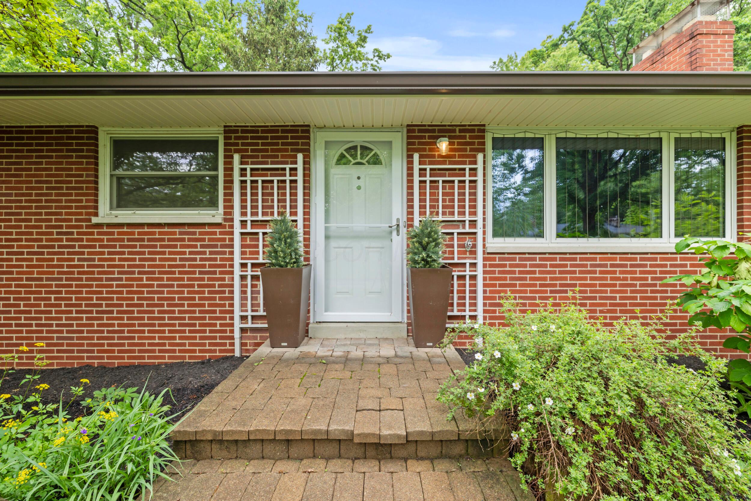 2629 Woodley Road Columbus, OH 43231 - Photo 11 of 32 11_front door