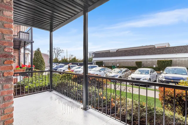$349,000 | 210 Fulton Street, Unit 1A, Farmingdale, NY 11735