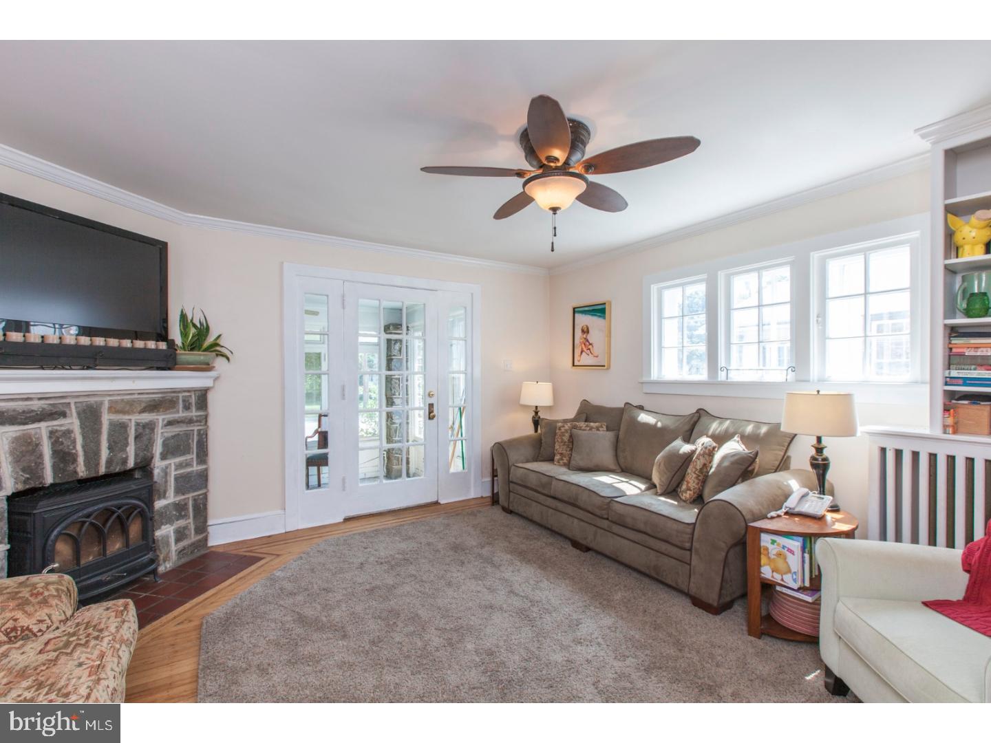 316 Kathmere Road Havertown, PA 19083 - Photo 3 of 24 Living Room