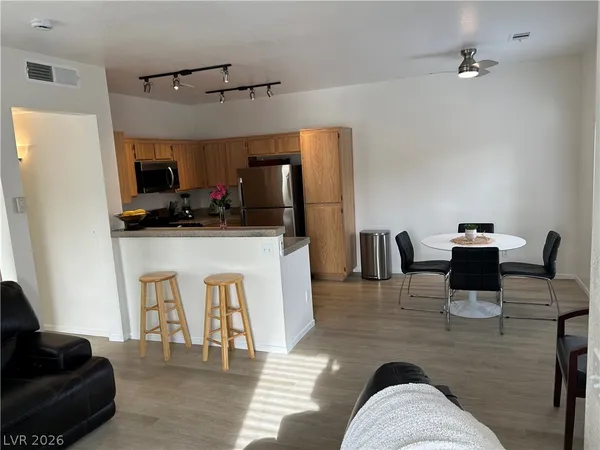 $1,555 | 251 South Green Valley Parkway, Unit 3322, Henderson, NV 89012