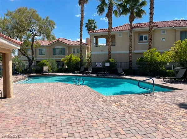 $1,555 | 251 South Green Valley Parkway, Unit 3322, Henderson, NV 89012