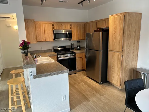 $1,555 | 251 South Green Valley Parkway, Unit 3322, Henderson, NV 89012